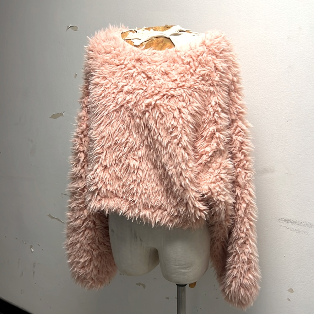 Arizona LG fluffy cropped light pink sweater